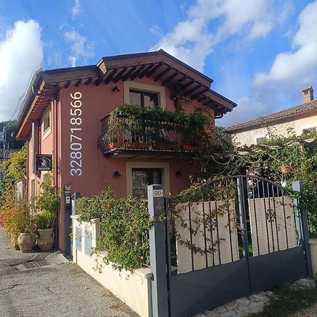 La Bottega Del Fabbro Affitto Breve Villa Contigliano Bagian luar foto