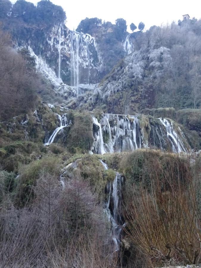 La Bottega Del Fabbro Affitto Breve Villa Contigliano Bagian luar foto
