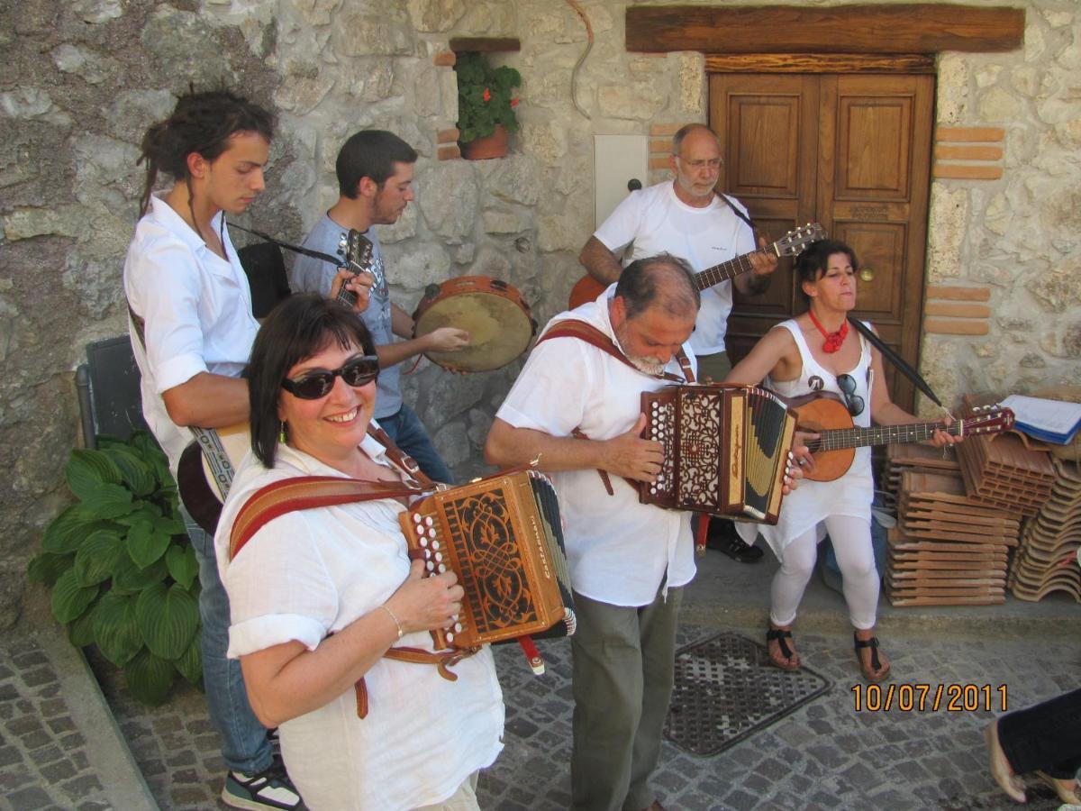 La Bottega Del Fabbro Affitto Breve Villa Contigliano Bagian luar foto